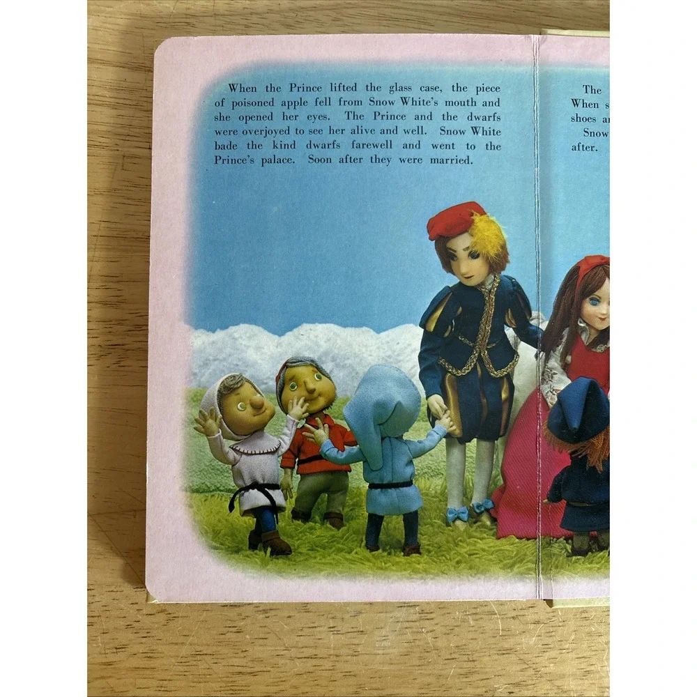 Vintage My Tiny 3-D‎ Book -  Snow White - Playmore Inc Publishers
